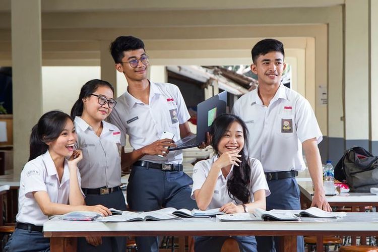 Peran Praktik Kerja Lapangan (PKL) dalam Meningkatkan Kompetensi Siswa SMK